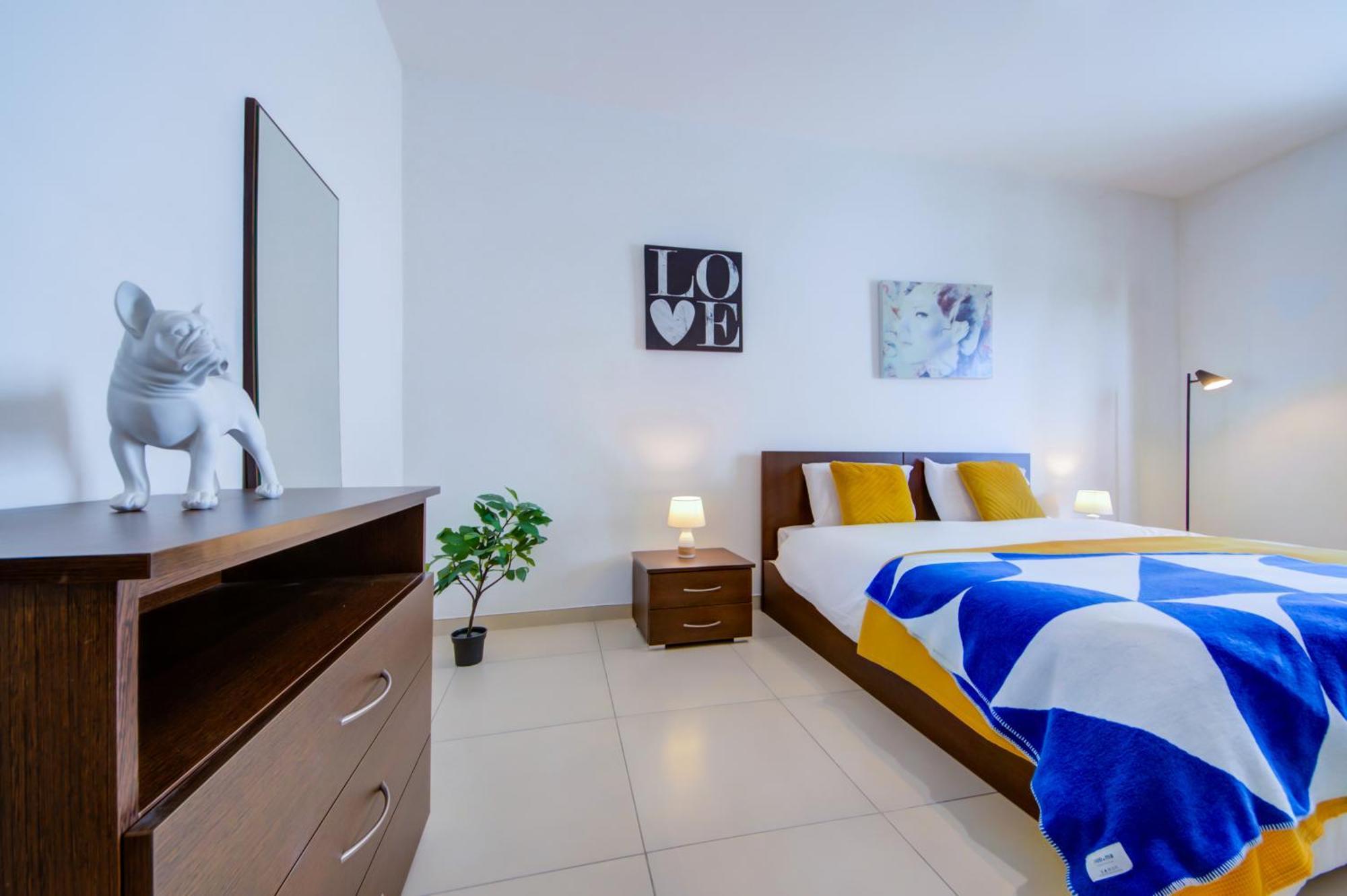 Prime Location, Modern In St Julian's, Paceville, 8 By Vaganza Апартаменты *